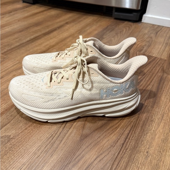 Hoka Shoes - HOKA Clifton 9 Sneakers